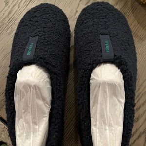 New mens Bombas Sunday Slipper in Navy, men’s size 8